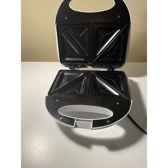 Chef Mate, 2-Slice, Sandwich Maker, Cool Touch Handles, Nonstick Plates - Picture 2 of 6